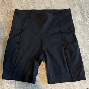 Lululemon Fast And Free Short 6" *Non-Reflective Size 8 Black with side pockets